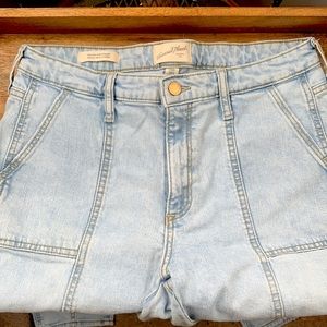 Universal Thread Slim Straight trending jean!